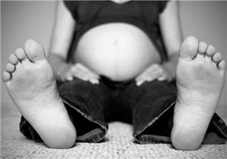 孕晚期水肿怎么缓解 孕妇孕晚期浮肿是什么原因