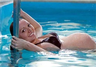 夏天怀孕太热可以游泳吗 孕妇怎么游泳好