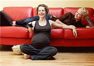 孕妇看电视对胎儿有影响吗 孕妇看电视有辐射吗如何预防辐射