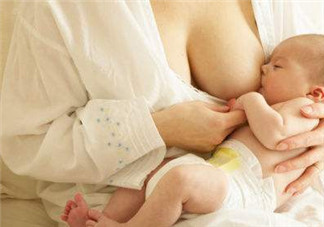 坚持母乳喂养  预防产后胸部下垂