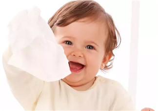 湿巾可以给宝宝用来洗脸吗 宝宝早上用湿巾洗脸好吗