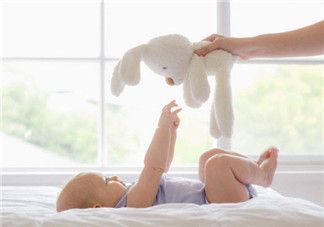 安抚宝宝的方法有哪些 必备5大安抚物品