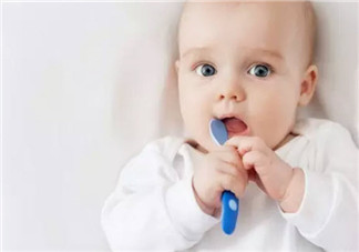 宝宝什么时候加辅食 不同月龄宝宝吃什么什么辅食(辅食添加顺序)
