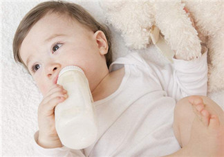 婴幼儿如何换奶粉  需要一匙一匙换吗