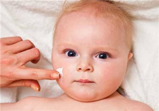 婴幼儿换季皮肤问题怎么办  如何正确的护理