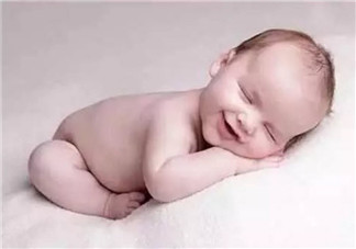 宝宝睡觉为什么会笑 宝宝睡觉笑的原因