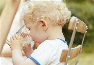 喝酒真会让婴儿丧命 给宝宝喝酒的危害
