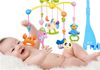 婴儿床铃益处多 用心的手工婴儿床铃